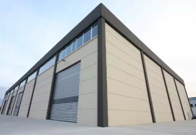 ফ্যাক্টরি সাপ্লাই প্রিফেব্রিকেশন ওয়ার্কশপ লাইট ওয়ারহাউস হ্যাঙ্গার ঢালাই এবং ইনস্টল করা বিল্ডিং ইস্পাত কাঠামো