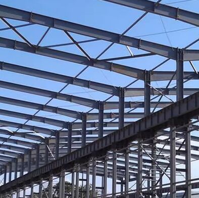 কাস্টম ডিজাইন করা স্টিল ফ্রেম স্ট্রাকচার ইন্ডাস্ট্রিয়াল প্রিফেব্রিকেটেড বিল্ডিং ওয়ার্কশপ ফ্যাক্টরি প্ল্যান্ট ওয়ারহাউস স্টোরেজ হ্যাঙ্গার